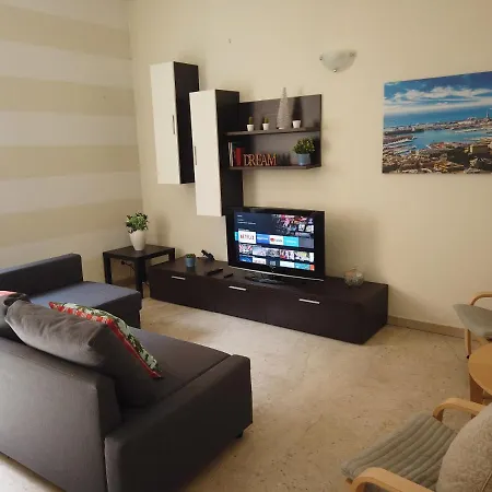 Assarotti Centre Apartment *