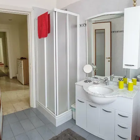 Assarotti Centre דירה